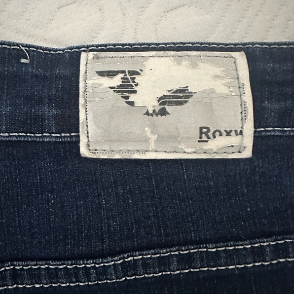Cute straight fit jeans with embroidery - Picture 4 of 4
